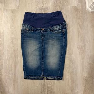 Maternity denim jean skirt. Knee length